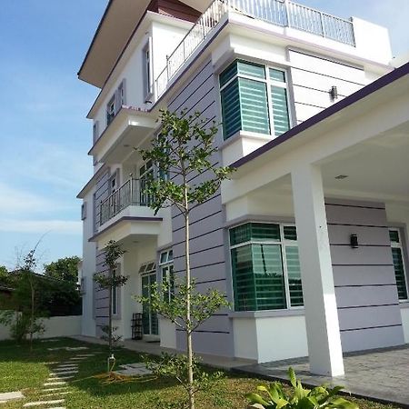 Kompovilla Kuantan Exterior photo